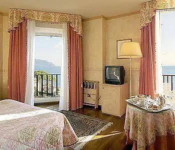 Pagoda 4*
